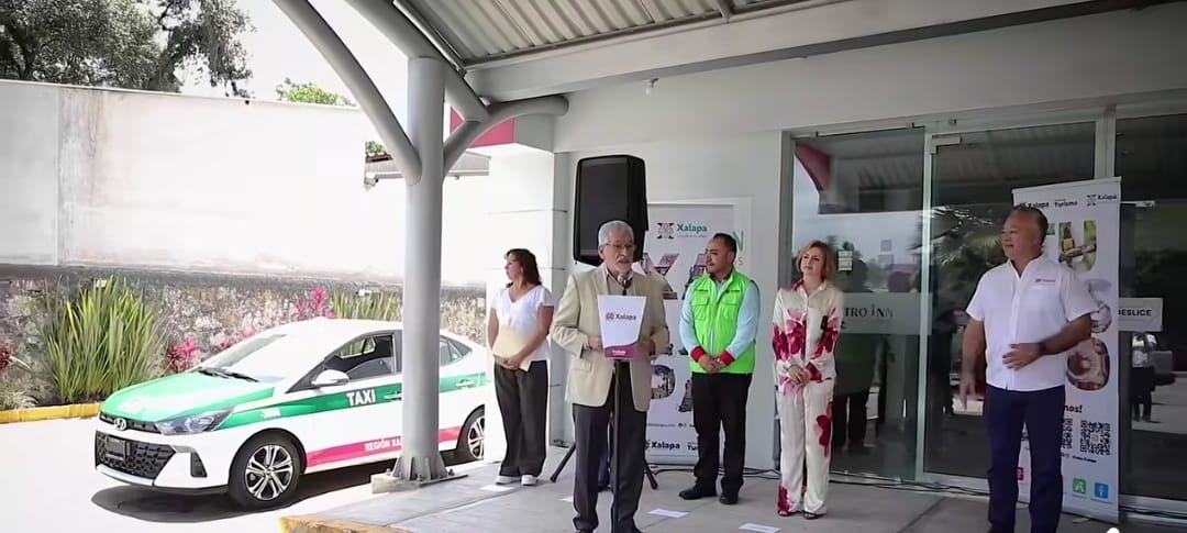 XALAPA ESTRENA TURI-TAXIS