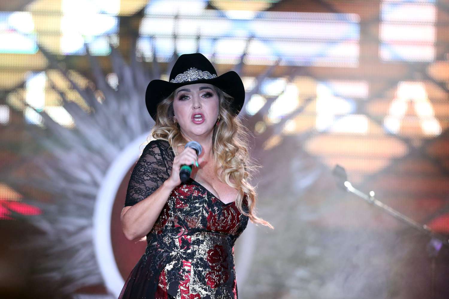 Embargan bienes de Alicia Villarreal; defensa denuncia irregularidades