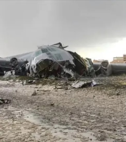 Avión militar se estrella en Bolivia y deja al menos 15 muertos