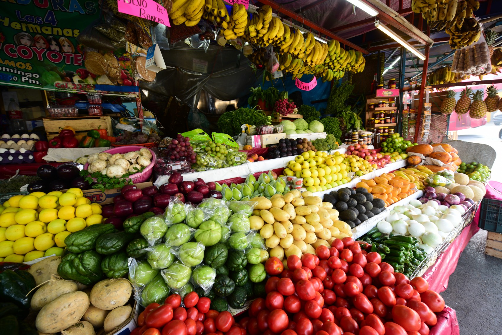 Canasta básica vuelve a subir y crece la preocupación económica