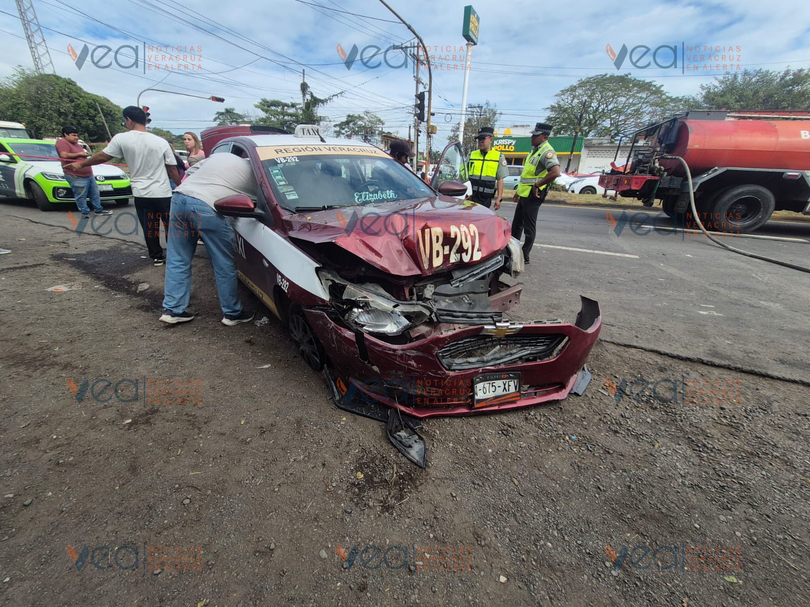 Denuncian falta de apoyo tras aparatoso accidente en la Xalapa-Veracruz