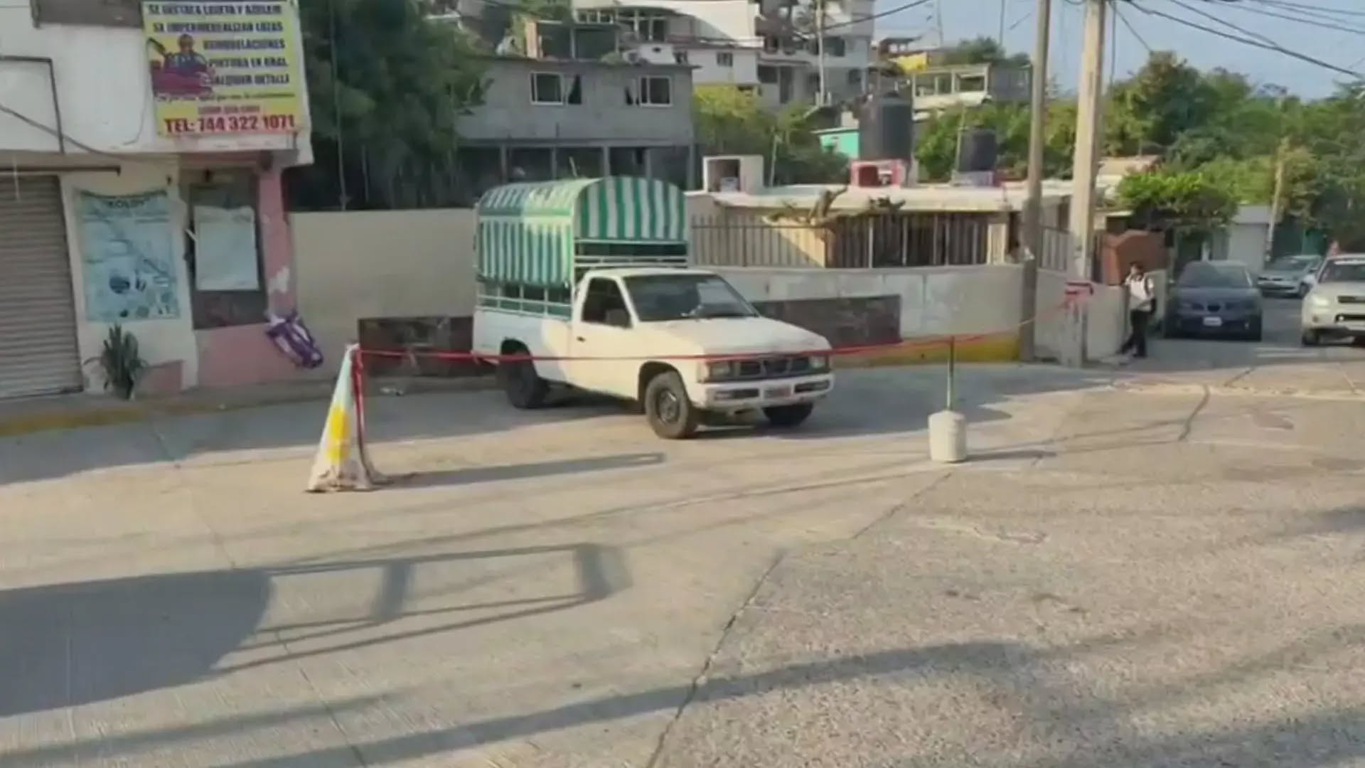 Mueren estudiante y chofer tras balacera en Acapulco