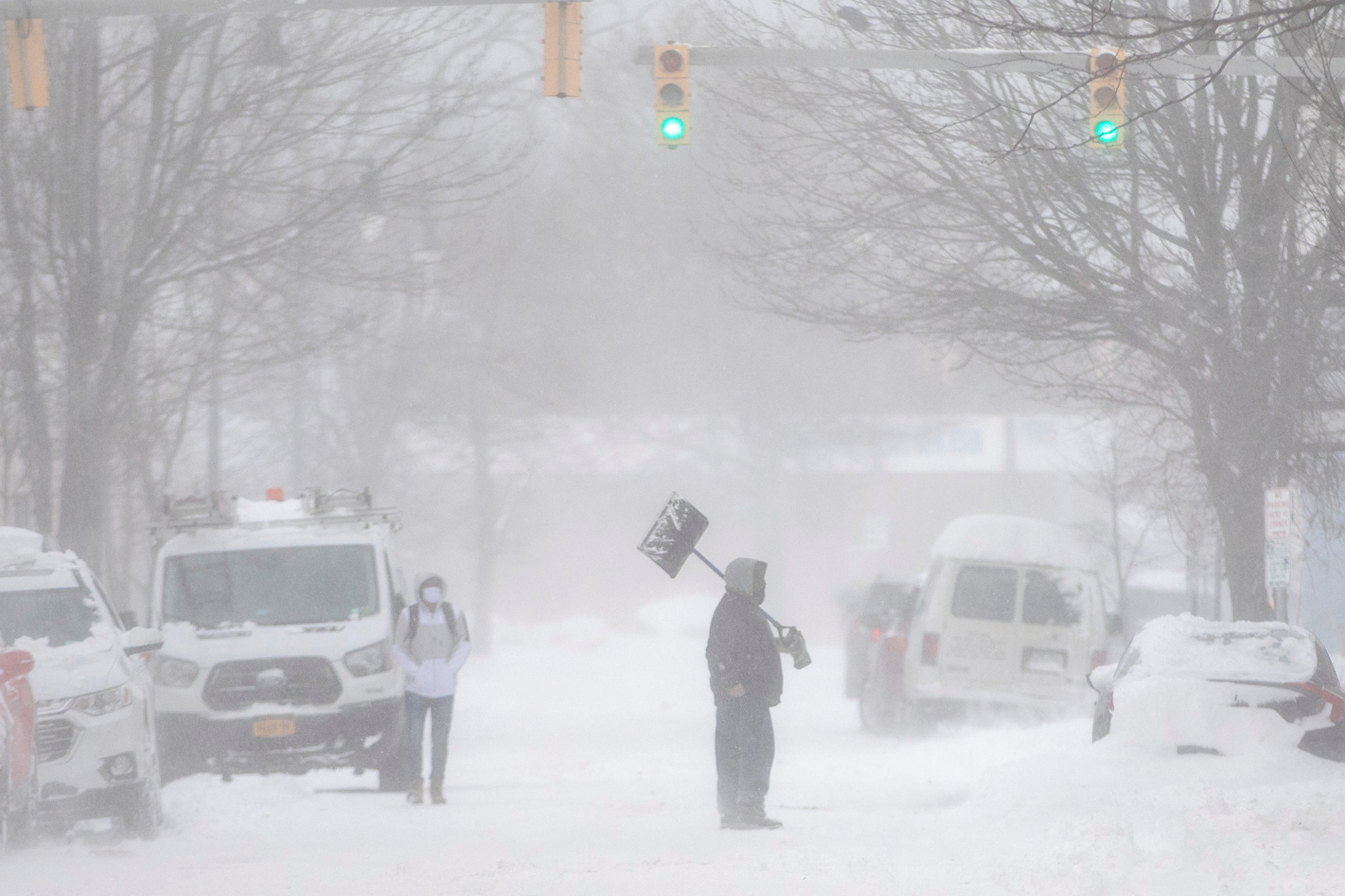 Histórica tormenta de nieve paraliza EU; Nueva York gravemente afectado
