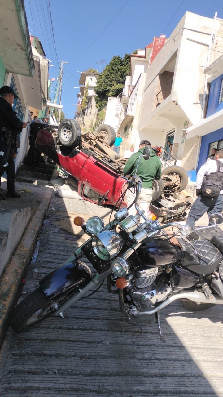 Cámara capta volcadura en la Benito Juárez (Video)