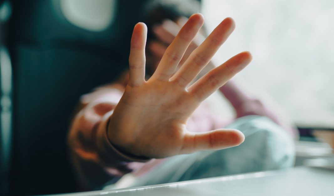 Docente termina hospitalizado tras agresión en juegos escolares