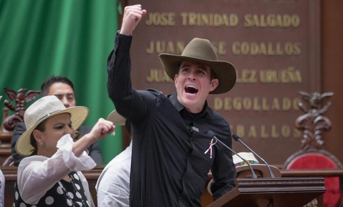 Diputado decide donar su sueldo a madres buscadoras de Michoacán