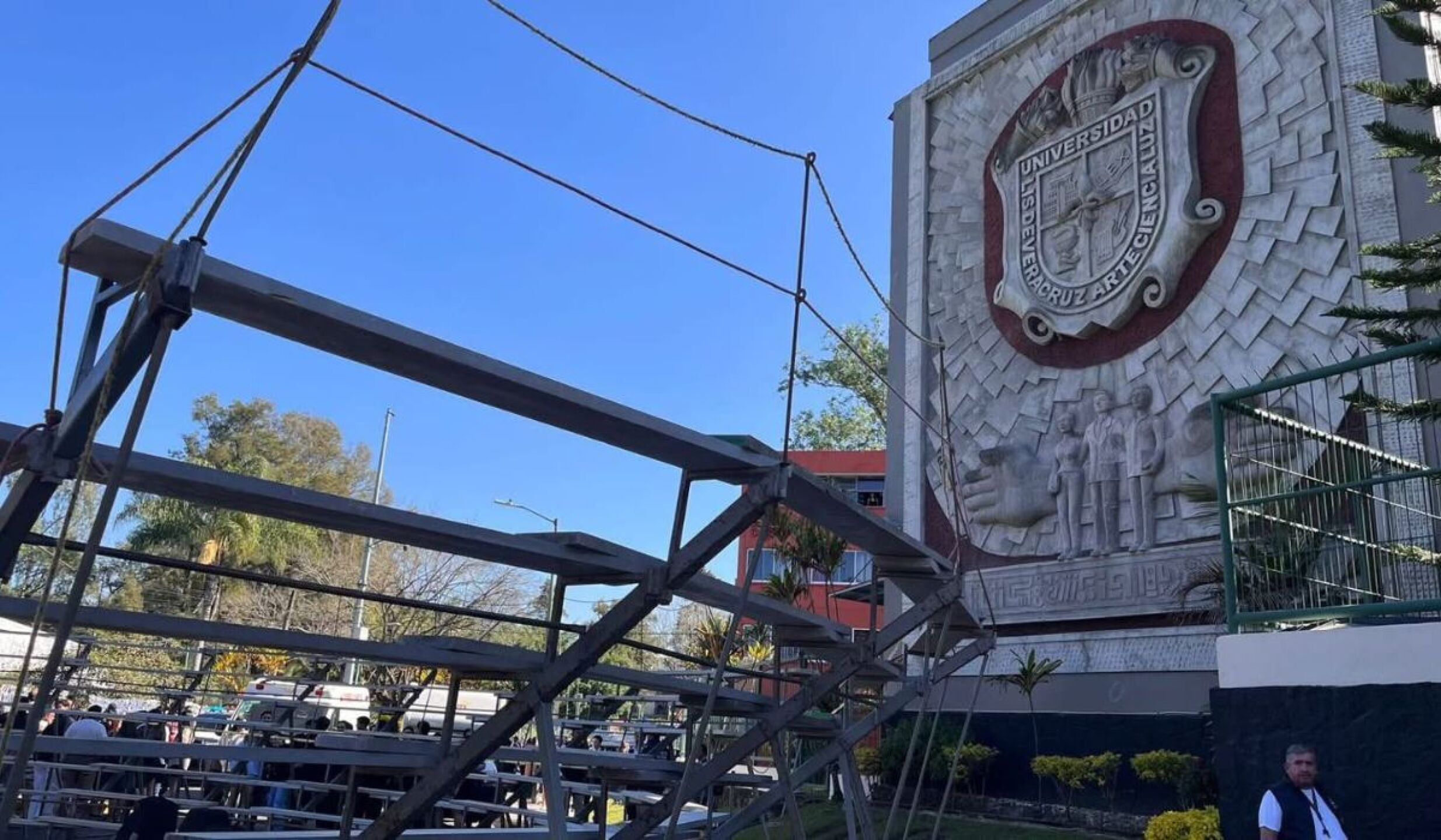 Podrían aplicar multas o suspensión por incidente en graduación de la UV