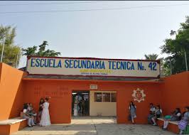 NIEGAN EL ACCESO A ESTUDIANTES QUE INCUMPLEN CON REGLAMENTO ESCOLAR