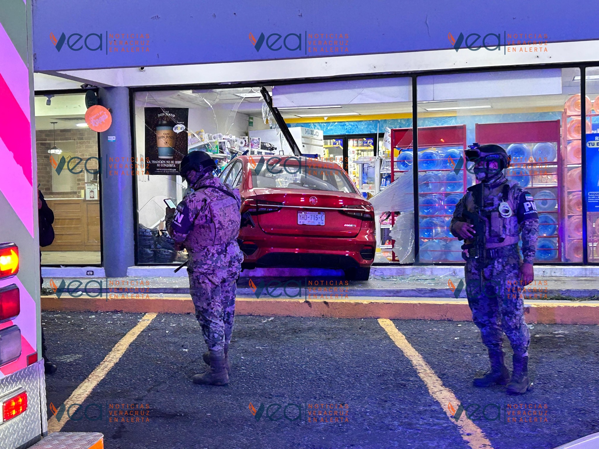 Se mete a la tienda con todo y auto en Veracruz