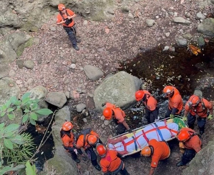 Cae a barranco de más de 100 metros y pierde la vida en Tlaltetela