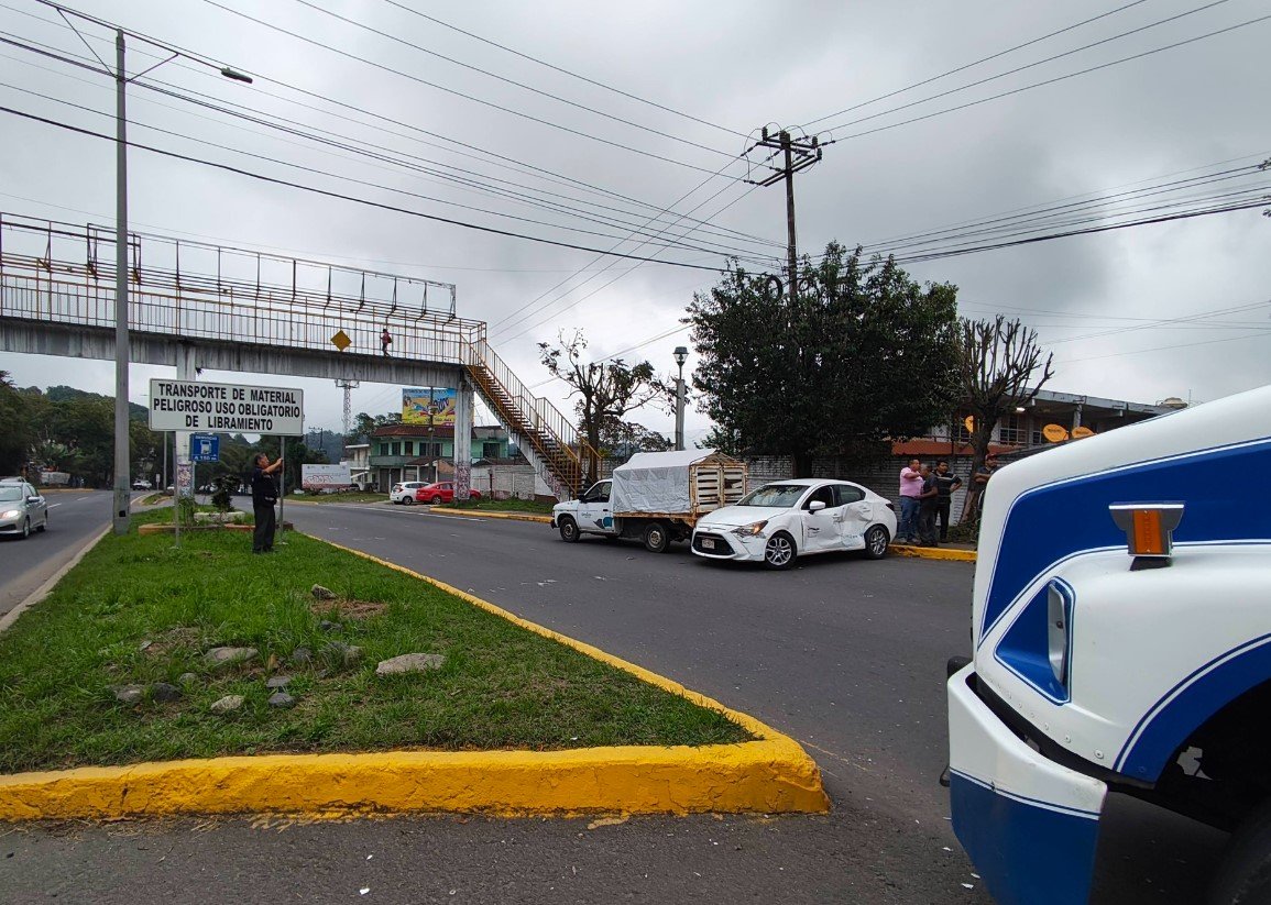 Choque en “El Gallito” provoca tráfico