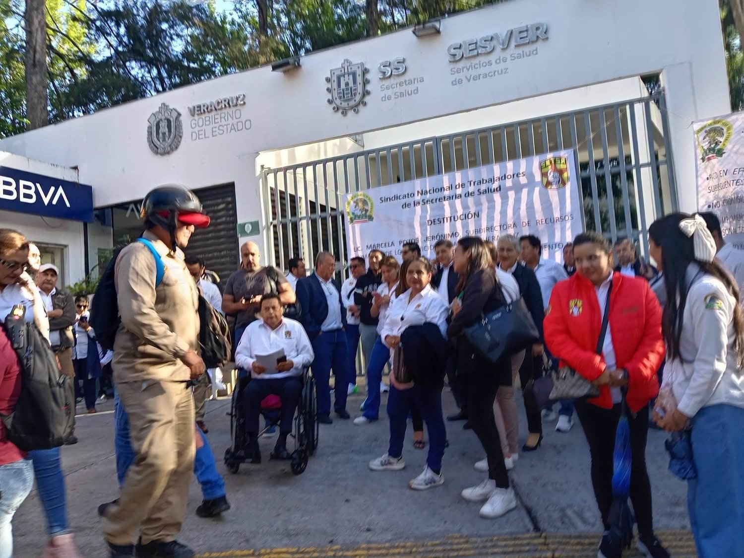 Denuncian abandono en hospitales de Veracruz