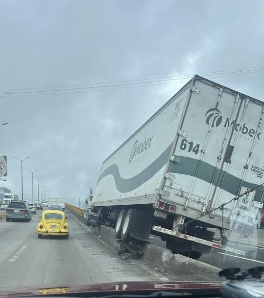 Tráiler queda en riesgo de caer en Las Trancas