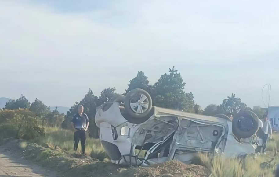 Volcadura tras fuerte choque en la Perote-Altotonga
