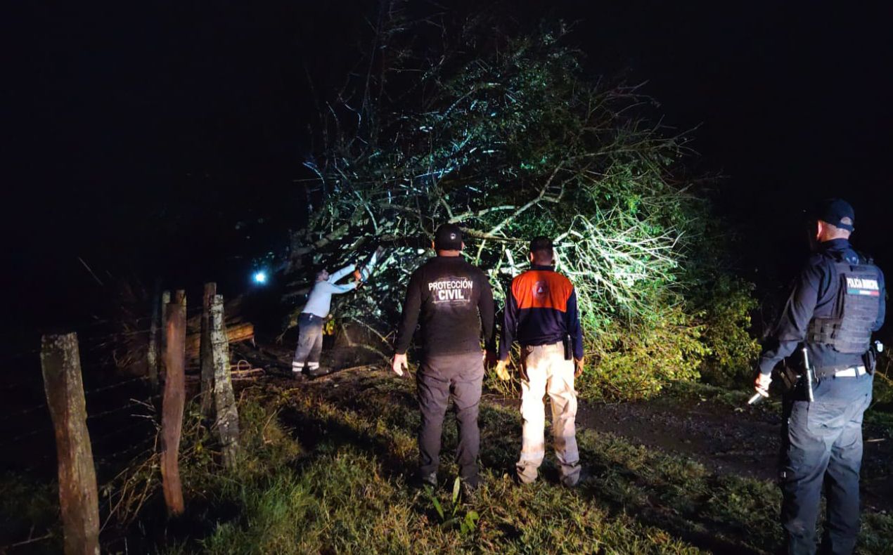 TORNADO EN TIERRA BLANCA CAUSAS AFECTACIONES