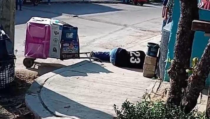 ACRIBILLAN A VENDEDOR AMBULANTE EN ACAYUCAN