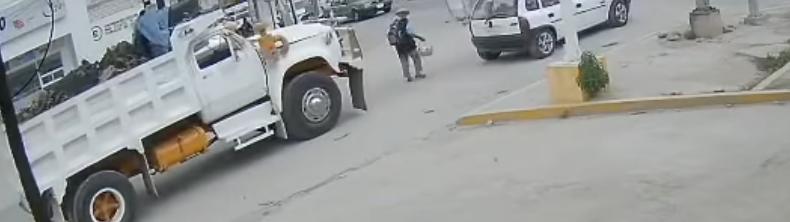 CAMIÓN DE VOLTEO ATROPELLA Y MATA A ADULTO MAYOR