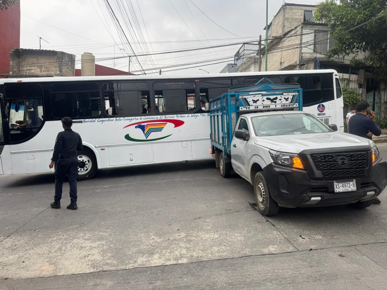 Movilización tras choque en Carolino Anaya