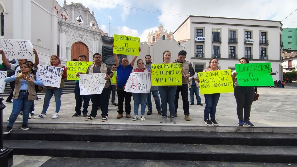 Despidos en el sector salud generan protesta en Xalapa
