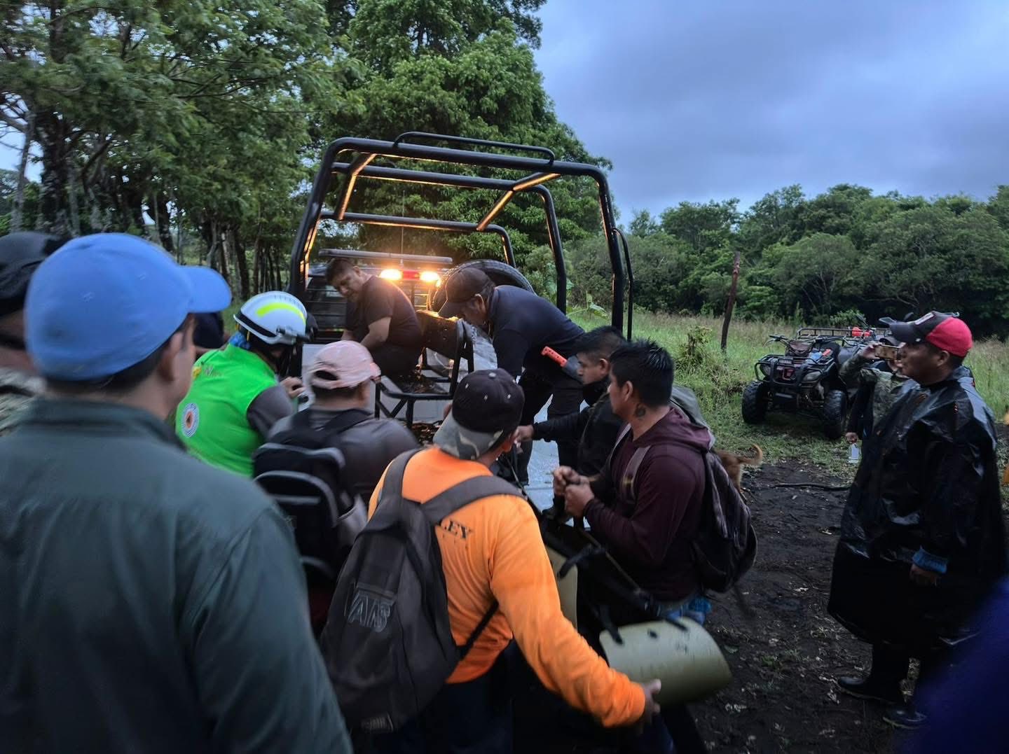 Rescatan a personas varadas en sierra de San Andrés Tuxtla