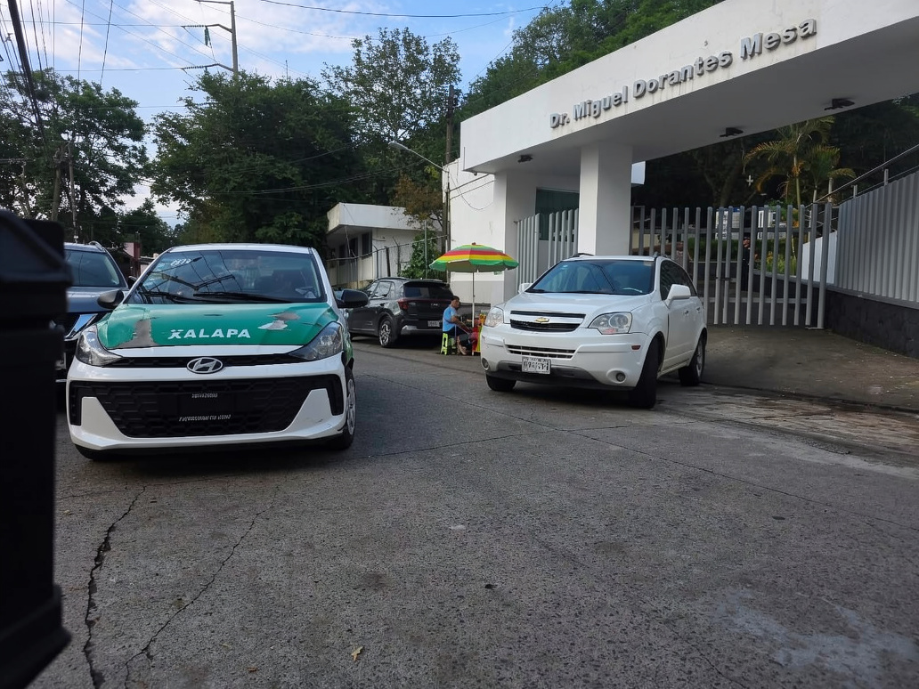Percance vial en la colonia Progreso; taxista huye  