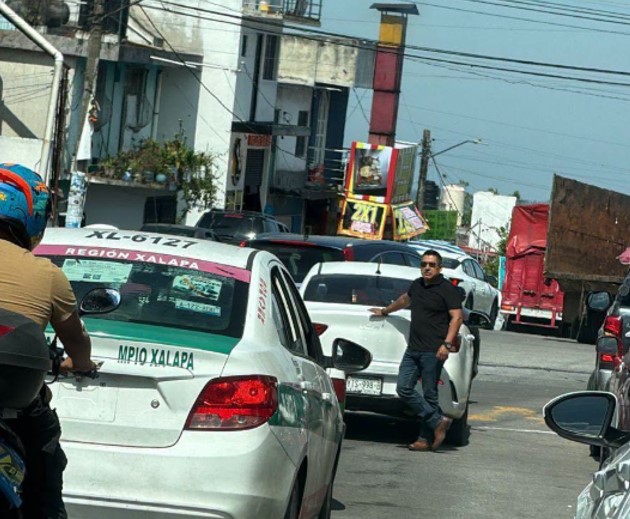 Accidente vehicular provoca afectaciones en Jardines