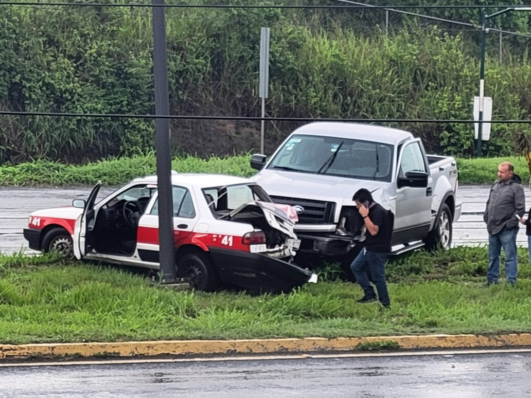 Reportan fuerte accidente frente a Plaza El Juguete