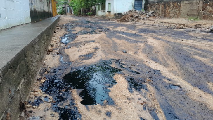 Lluvias intensas agravan fuga de combustóleo en Salina Cruz
