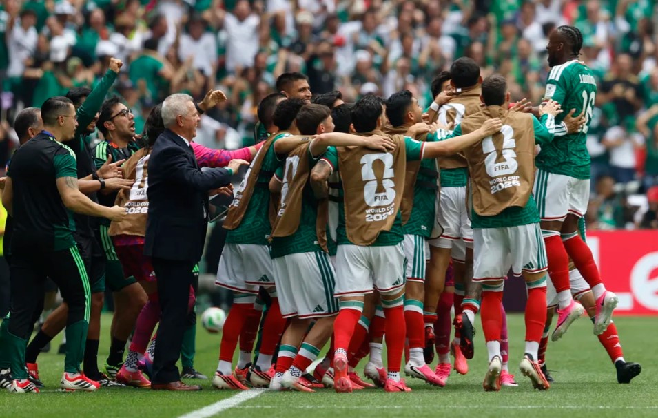 México ilusiona a su gente con un debut ganador
