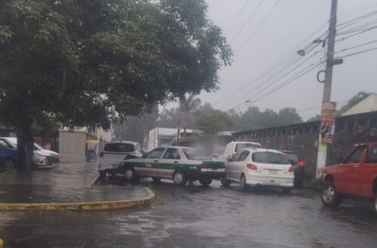 Reportan percance vial en inmediaciones de Soriana