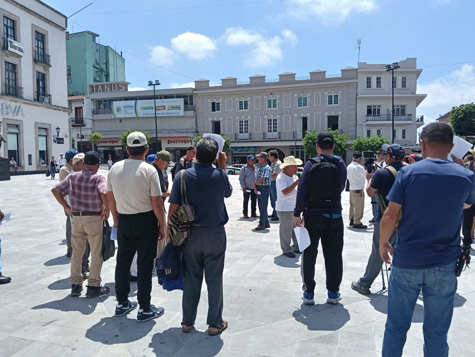 CAFETALEROS DE COATEPEC EXIGEN APOPYOS PARA EL SECTOR