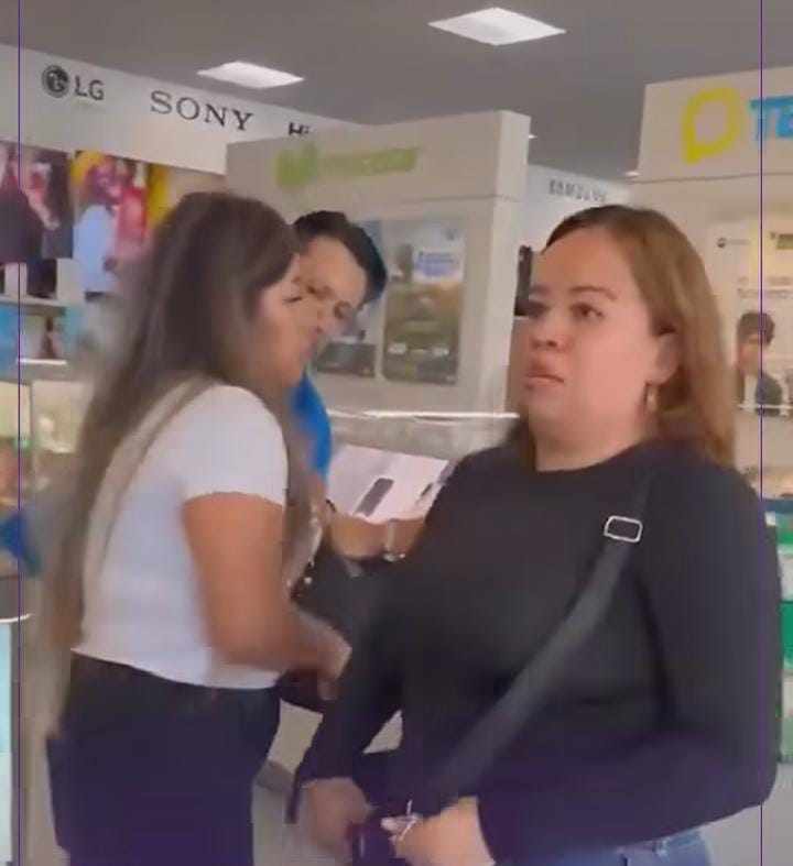 CAEN DOS MUJERES POR ROBAR ROPA ENTIENDA DEPARTAMENTAL