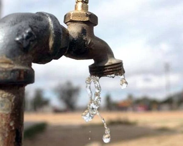 VECINOS DE LOMAS DE CASA BLANCA LLEVAN SEMANA Y MEDIA SIN AGUA; EXIGEN ATENCIÓN DE CMAS