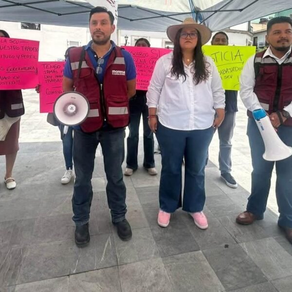 TRABAJADORES DE LA SEV PROTESTAN TRAS SER DESPEDIDOS