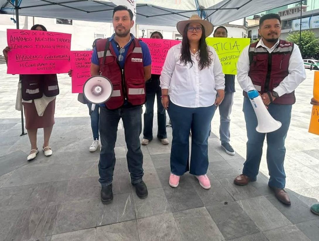 TRABAJADORES DE LA SEV PROTESTAN TRAS SER DESPEDIDOS